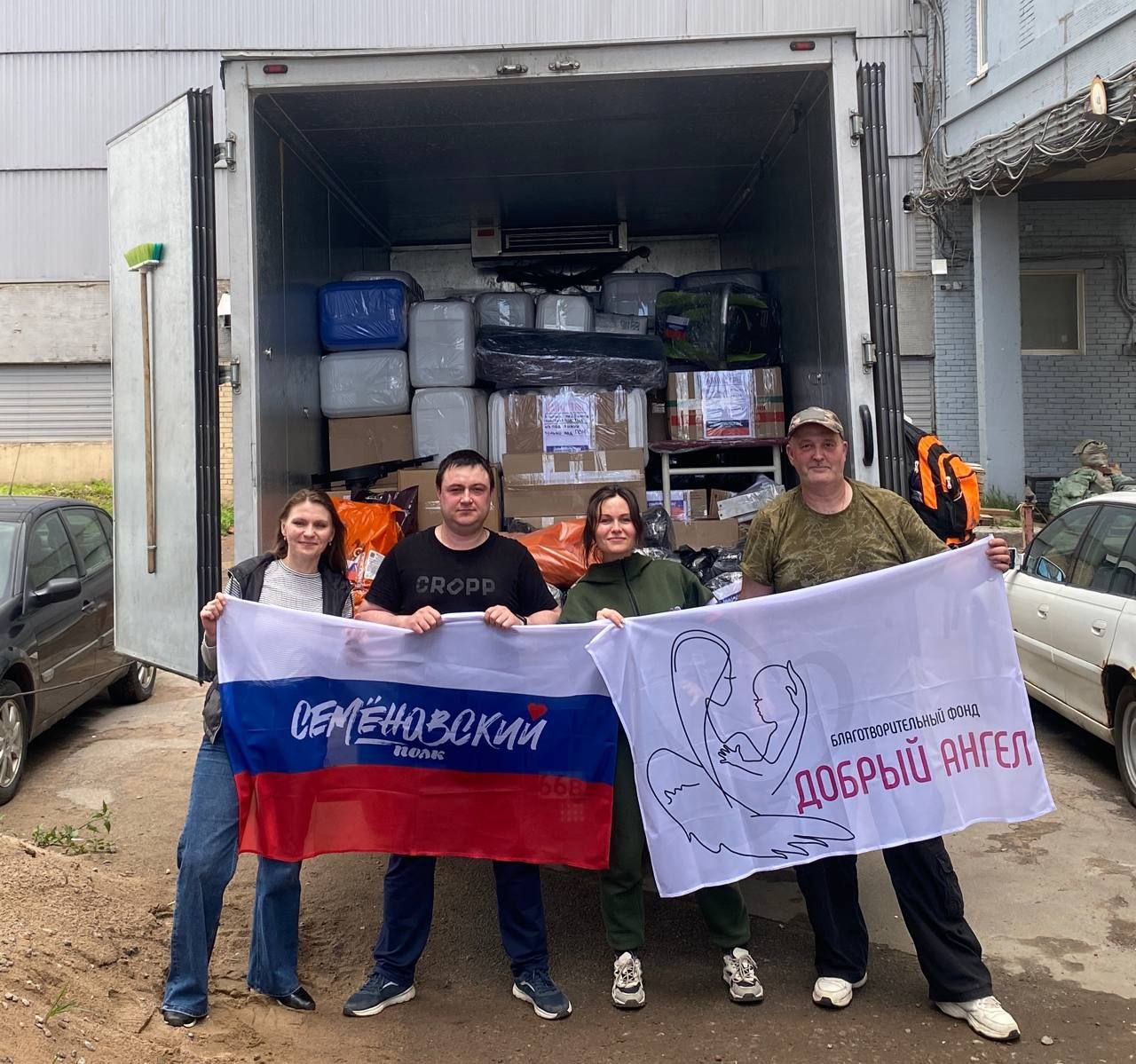 Семеновский полк передал большой груз